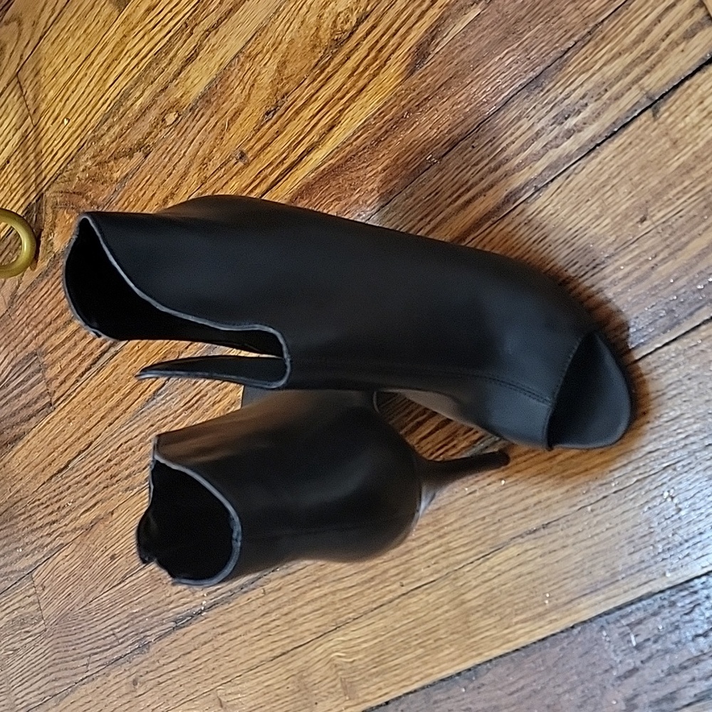 Nine West: Black open toe booties